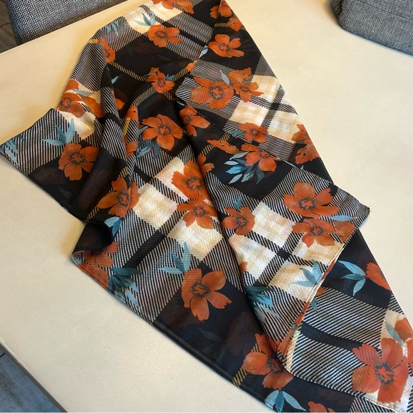 Floral Black and Orange Silk Blend Scarf on geometric Black and White pattern - Picture 4 of 7